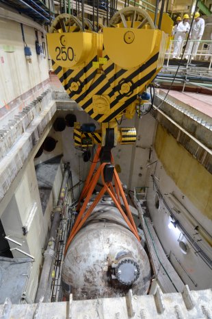 Extracting of the steam generator from the hermetic compartment (SG boxes)